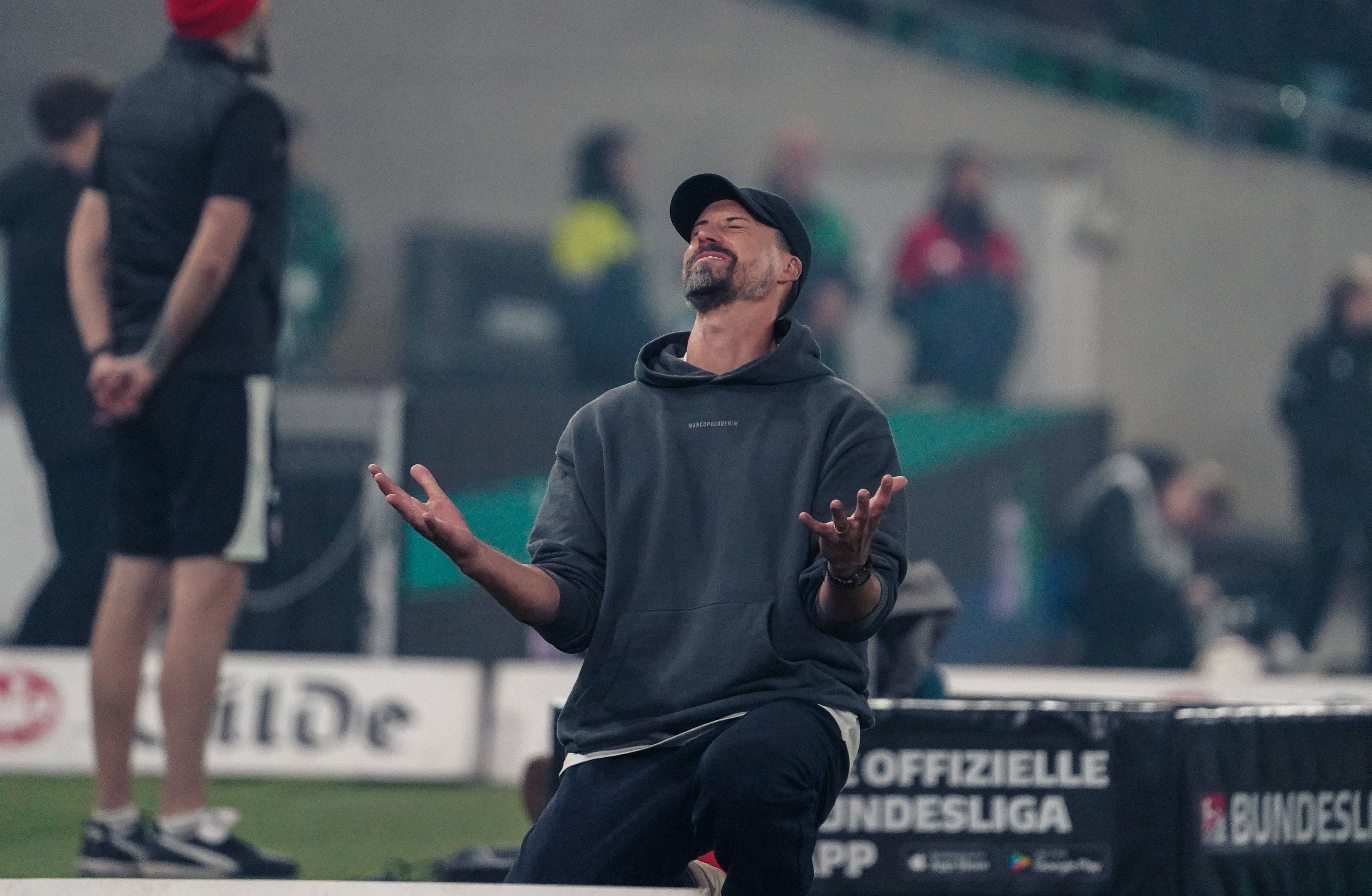 Sandro Wagner reagiert an der Seitenlinie