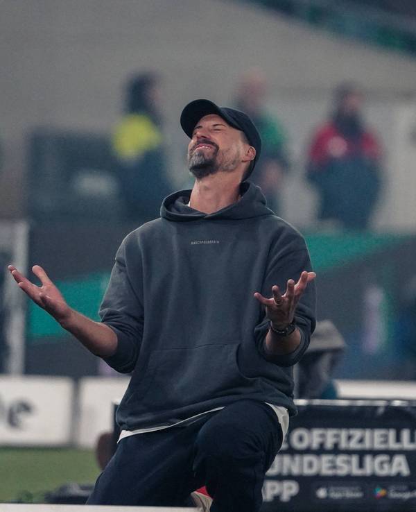 Sandro Wagner reagiert an der Seitenlinie