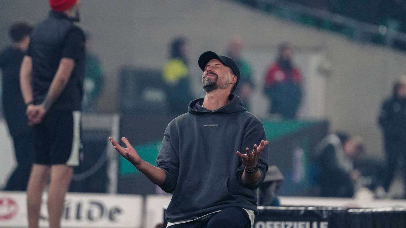 Sandro Wagner reagiert an der Seitenlinie