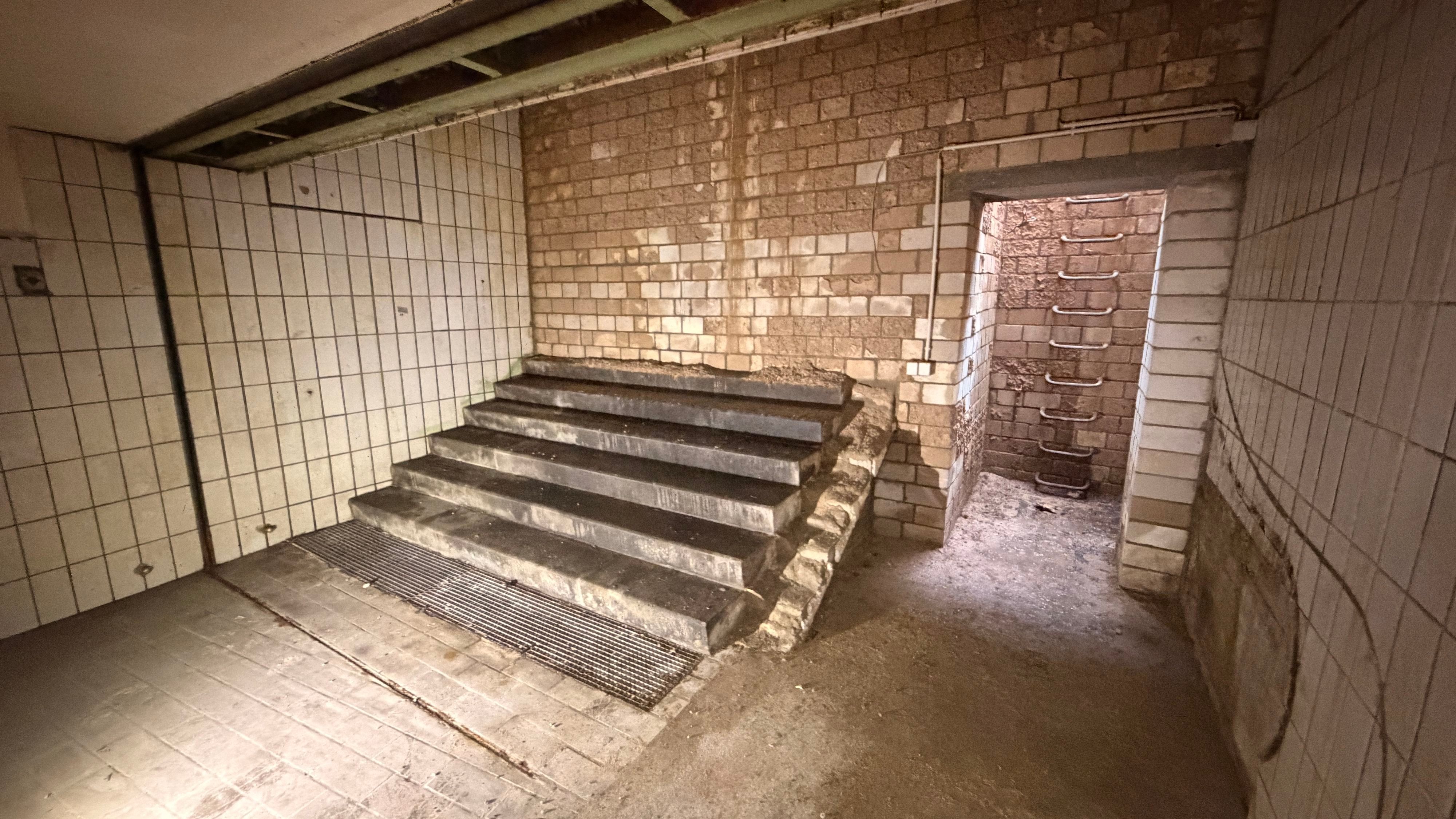 Treppe einer ehemaligen Unterführung