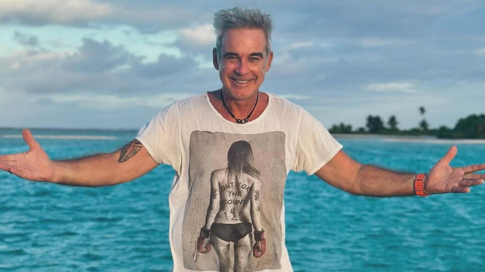 Ende der 90er-Jahre zog es Pierre Coss nach Französisch-Polynesien. Dort arbeitet er als Skipper und lebt mit seiner Familie weitgehend abseits des Showgeschäfts. (Bild: Instagram/pierrecosso)