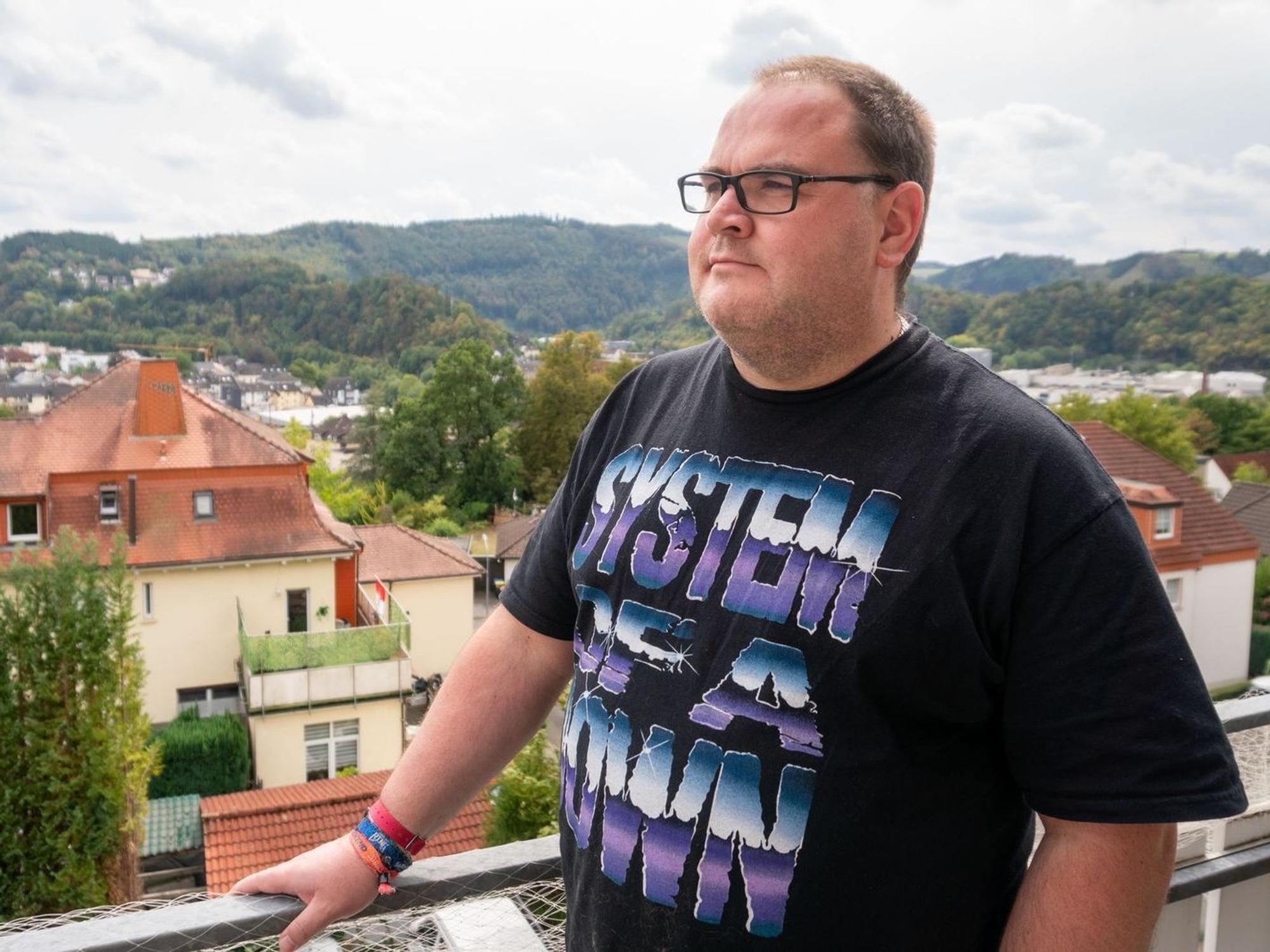 Nils (34) wurde als Jugendlicher gemobbt. Mit den Folgen kämpft er noch heute. (Bild: ZDF und Farah M'haimdat)