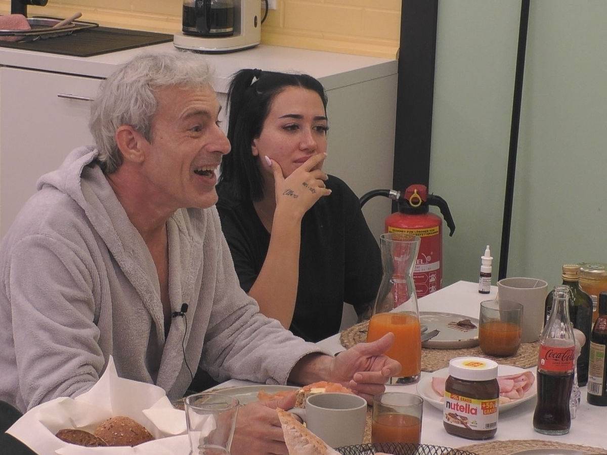 Gedeon Burkhard (mit Francesca Morgese) hat bereits Anfragen der besonderen Art gekriegt. (Bild: Joyn)