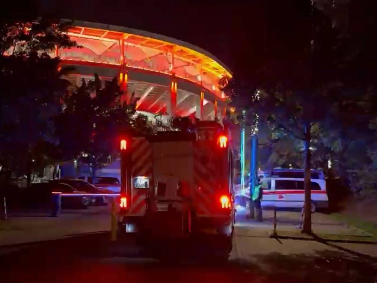 Die Feuerwehr rückte nach dem Spiel im Deutsche Bank Park aus; ein Evakuierungsalarm war plötzlich losgegangen.
