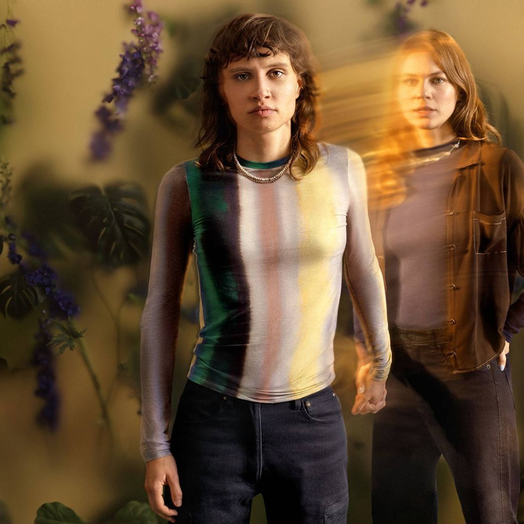 Emilia (Luna Jordan, links) würde in der Serie „Wake up“ alles dafür tun, um ihre ältere Schwester Clara (Alicia von Rittberg) aus dem Koma zurück ins Leben zu holen. (Bild: ZDF und Janine Sametzky /Serviceplan)