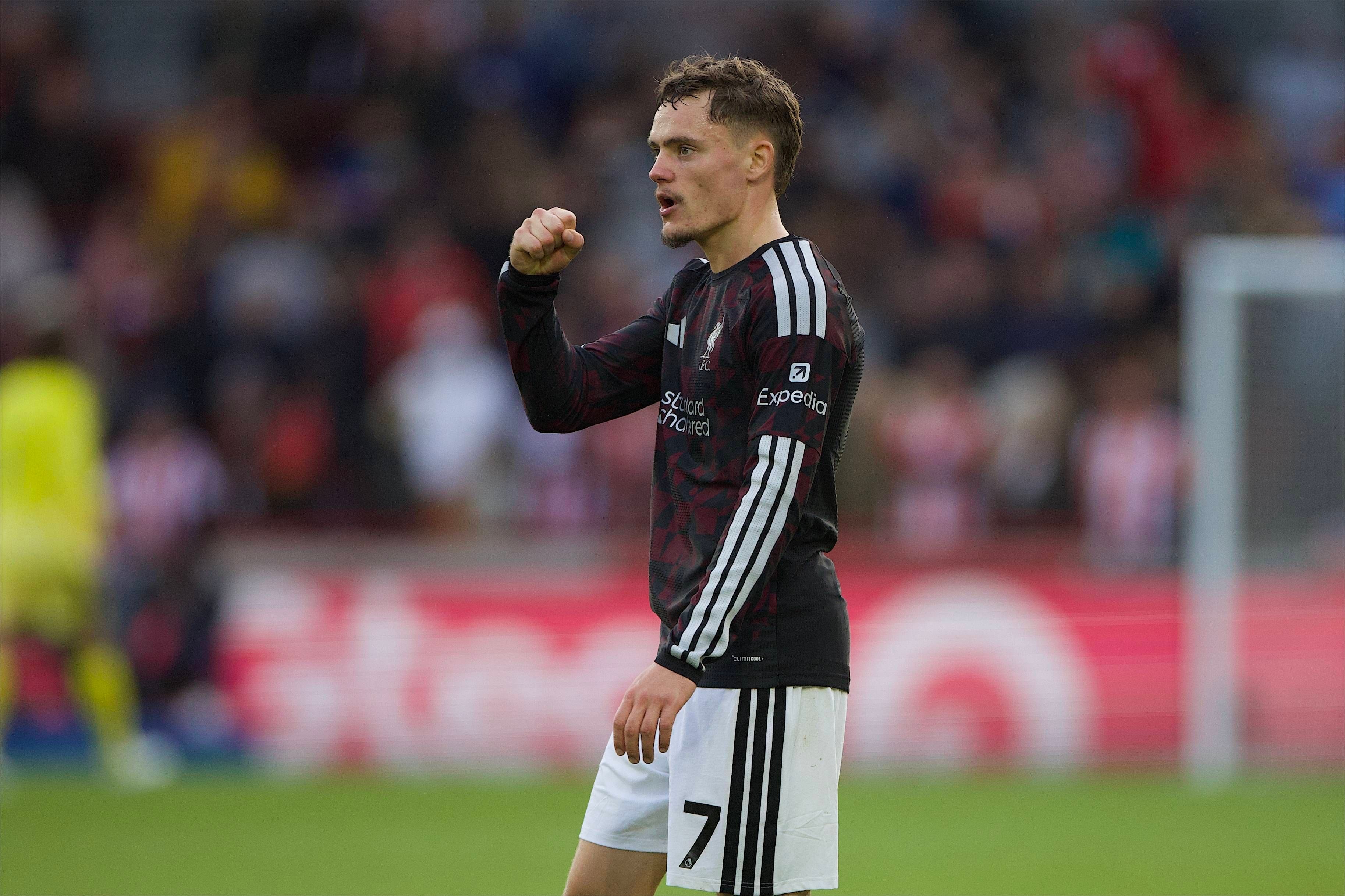 Florian Wirtz ballt die Faust nach dem Sieg gegen Brentford.