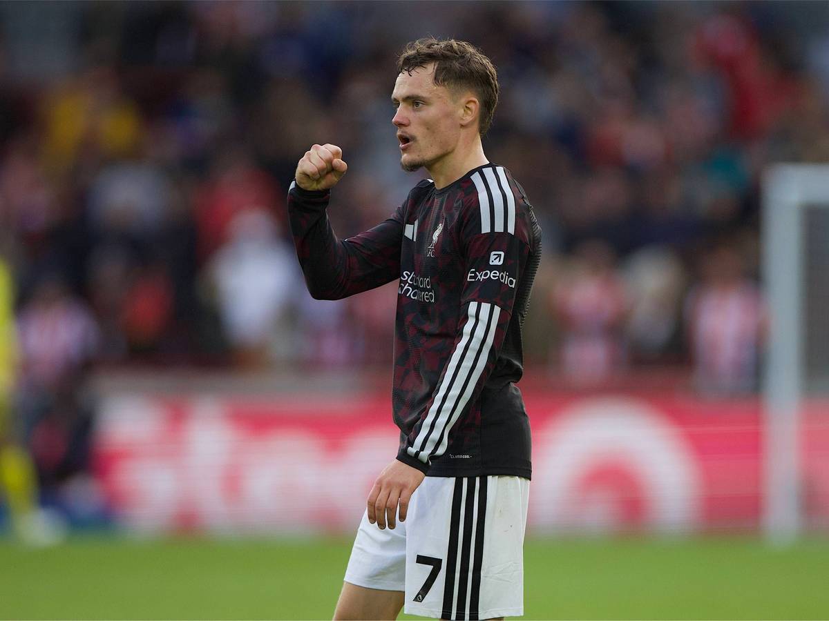 Florian Wirtz ballt die Faust nach dem Sieg gegen Brentford.