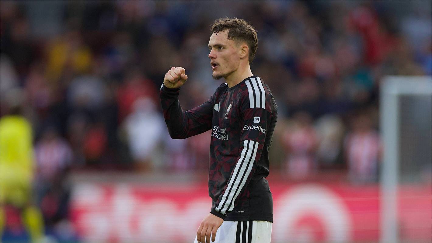Florian Wirtz ballt die Faust nach dem Sieg gegen Brentford.