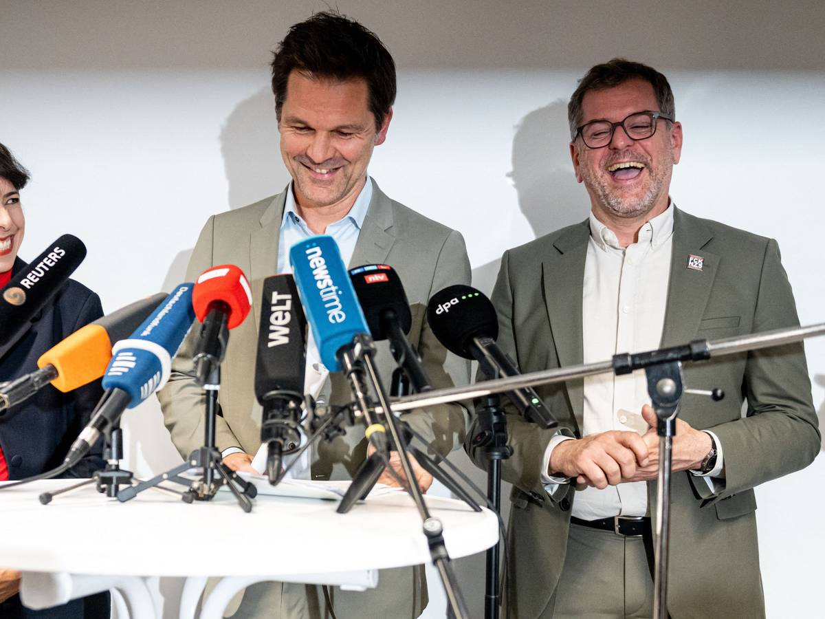 Steffen Krach (SPD, Mitte), Elif Eralp (Linke) und Werner Graf (Grüne) bei der Pressekonferenz zu den Sondierungsgesprächen in Berlin.