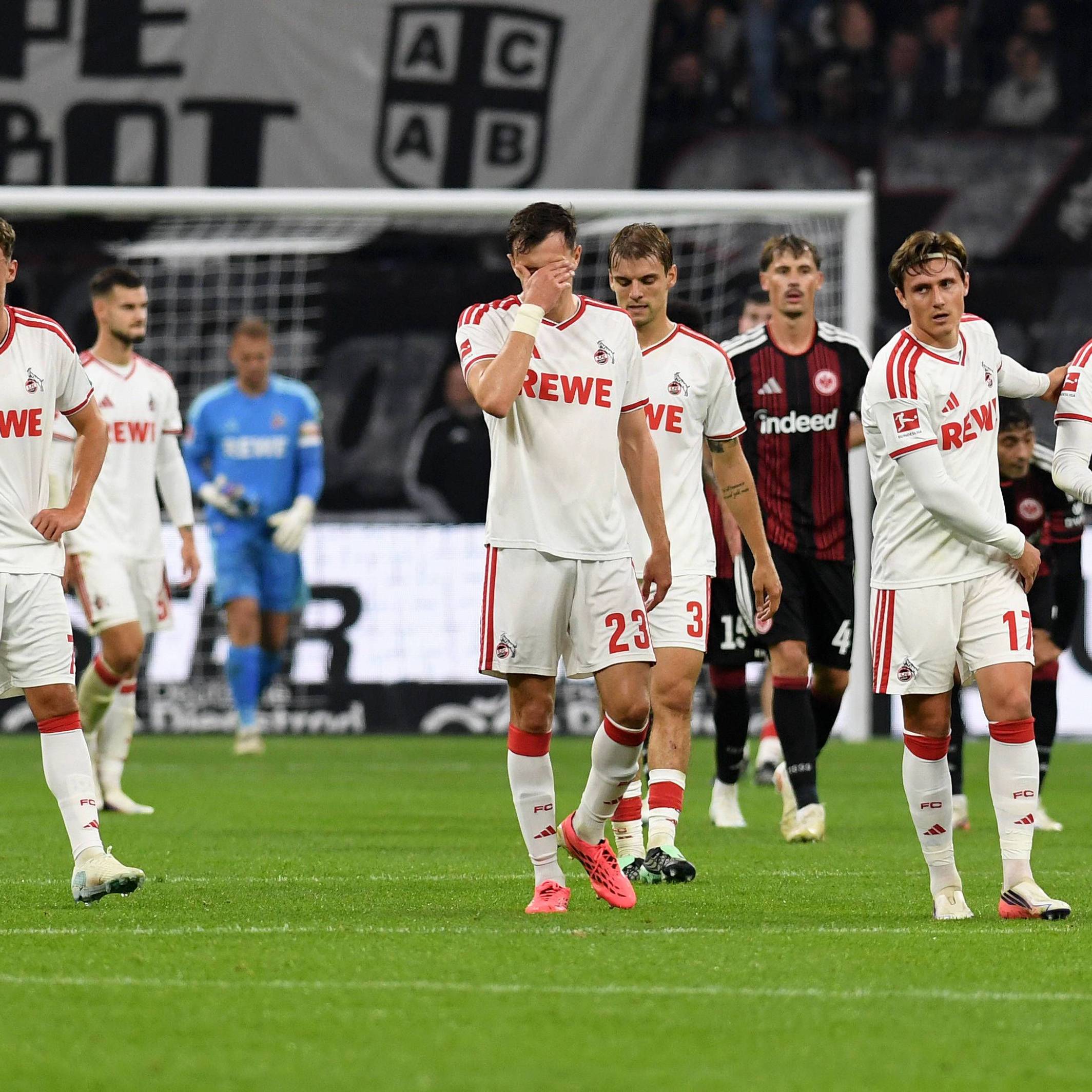 Die FC-Profis sind nach der Niederlage in Frankfurt enttäuscht.