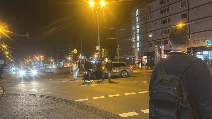 Unfallauto an Kölner Kreuzung