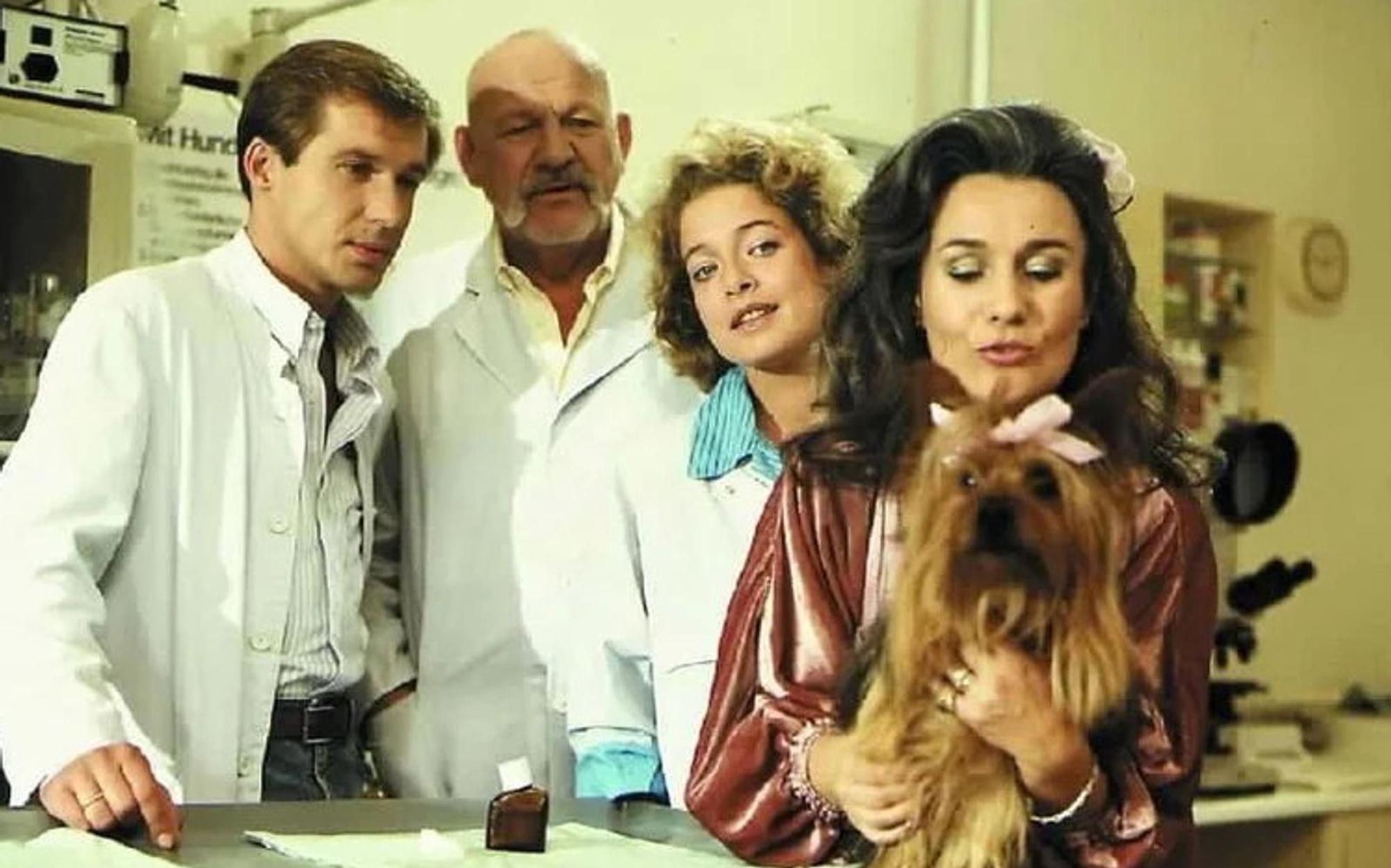 Als Dr. Nenner in „Ein Heim für Tiere“ (derzeit im Heimatkanal zu sehen) schaffte Michael Lesch (links) seinen Durchbruch. (Bild: Heimatkanal)
