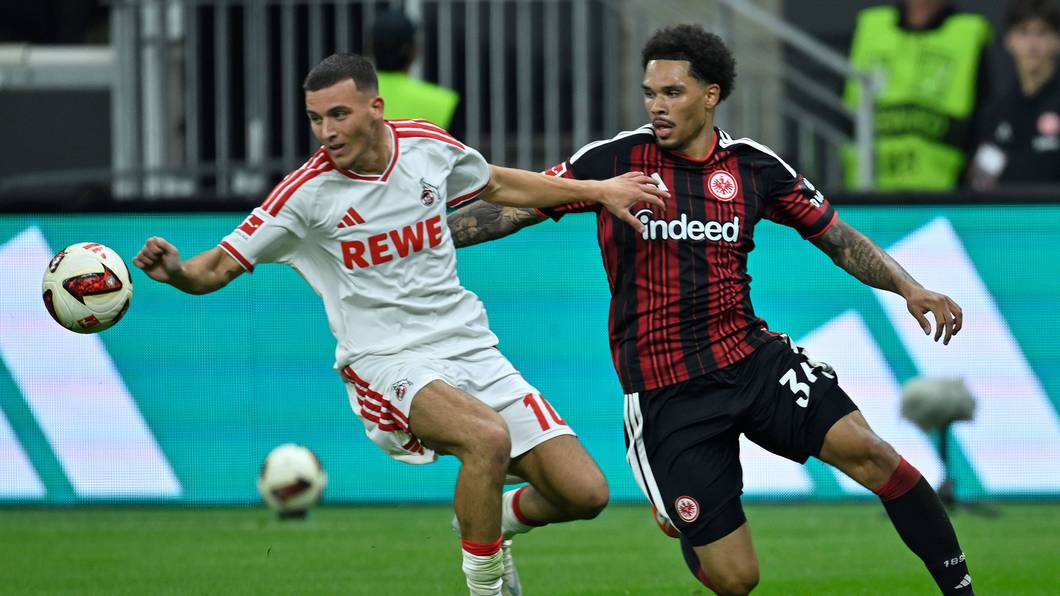 Zweikampf zwischen Kölns Said El Mala und Frankfurts Nnamdi Collins.