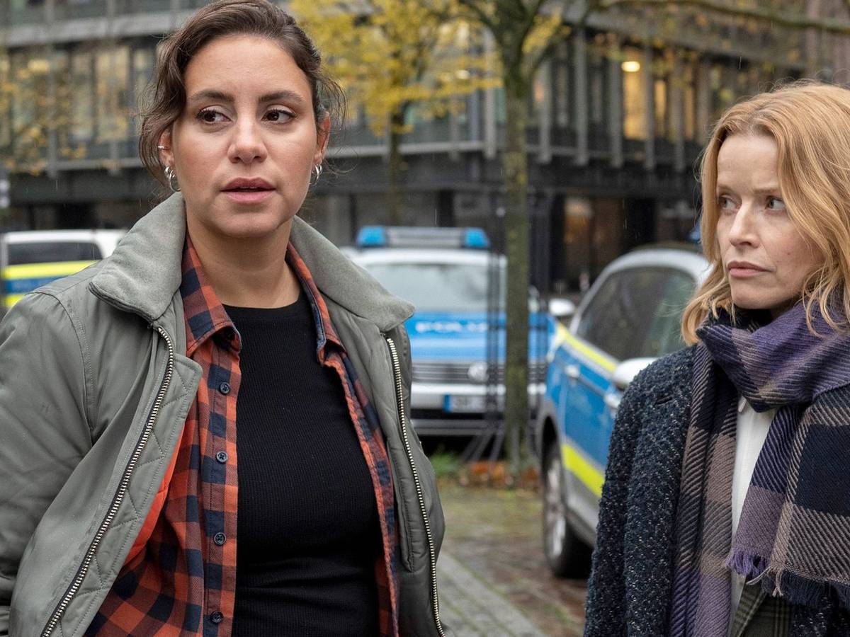 Nachdem Kriminalpsychologin Elli Krieger (Karoline Schuch, rechts) in Teil eins, „Tatort: Unter Freunden“ nur eine Randfigur war, steigt sie in Teil zwei, „Tatort: Unter Feinden“ zur vollwertigen Partnerin Mila Sahins (Almila Bagriacik) auf. (Bild: NDR/Thorsten Jander)