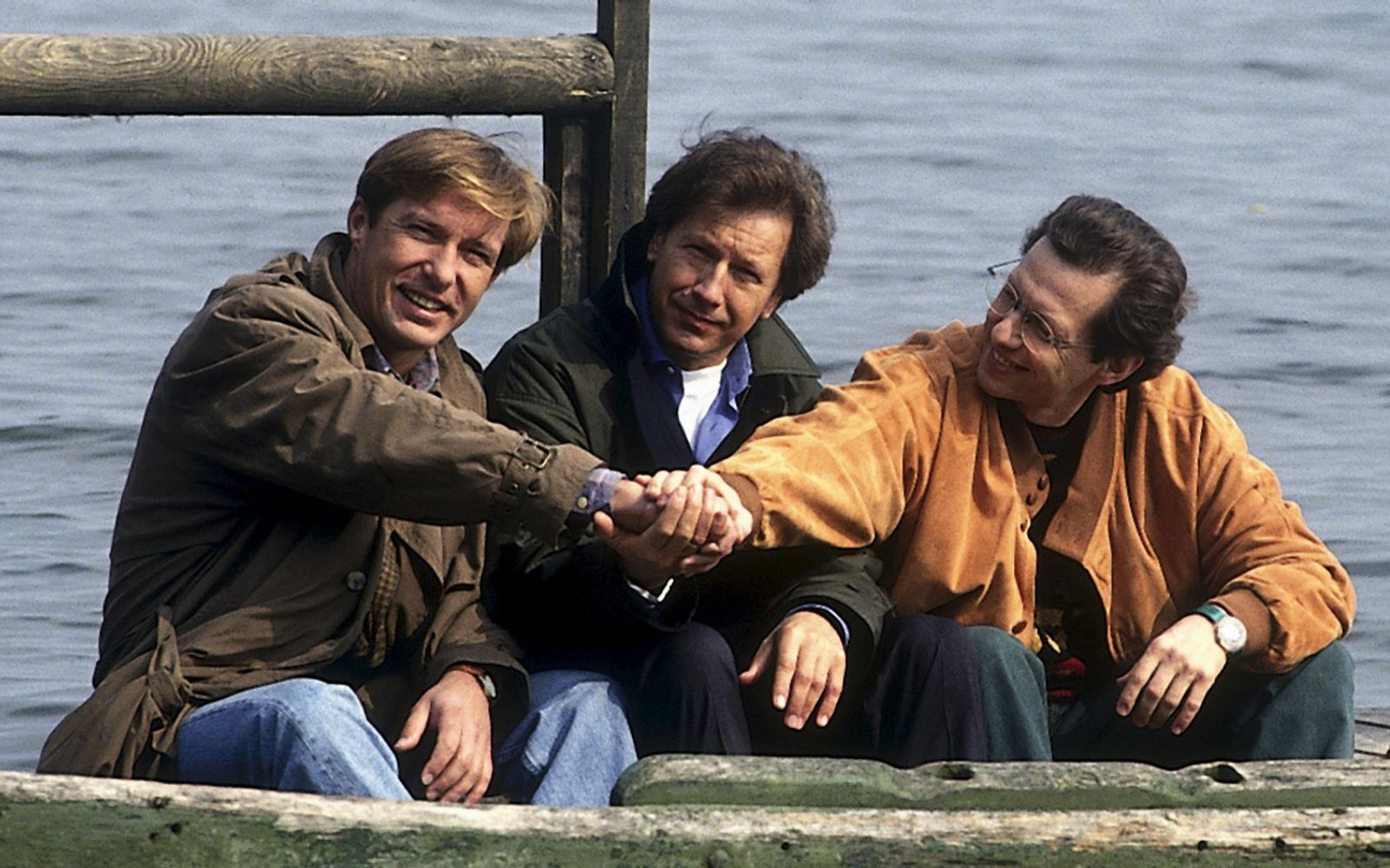 Beliebte Arztserie der 90er-Jahre: Michael Lesch (links), Bernd Herzsprung (Mitte) und Stephan Schwartz waren die „Freunde fürs Leben“. (Bild: ZDF / Wolfgang Lehmann)