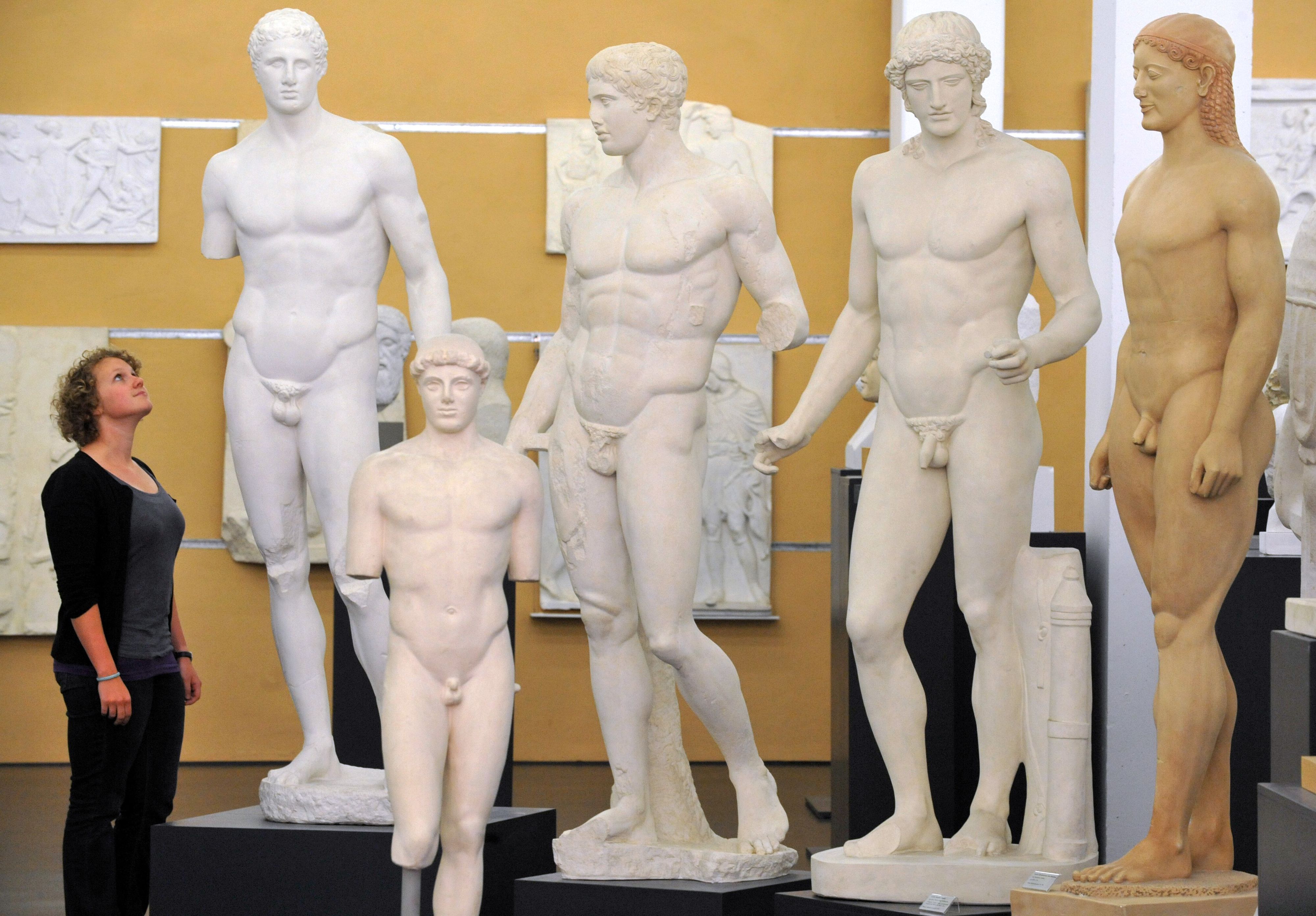 Gipsabgüsse von antiken Statuen der Archäologischen Sammlung der Universität Freiburg.
