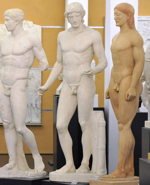 Gipsabgüsse von antiken Statuen der Archäologischen Sammlung der Universität Freiburg.