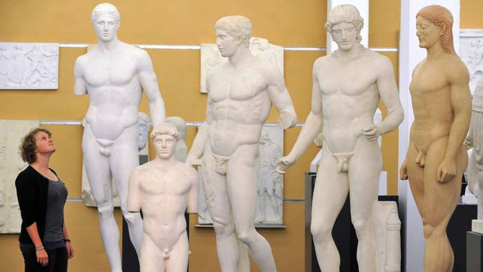 Gipsabgüsse von antiken Statuen der Archäologischen Sammlung der Universität Freiburg.