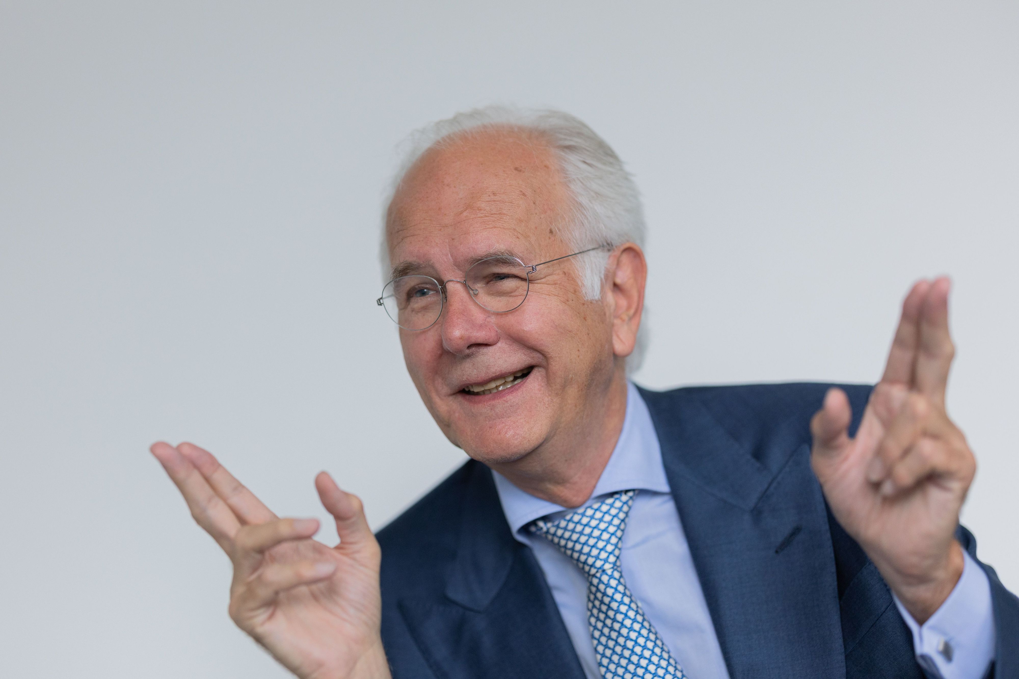 Moderator und Schauspieler Harald Schmidt hat seinen Jaguar verschenkt.