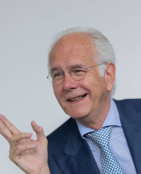 Moderator und Schauspieler Harald Schmidt hat seinen Jaguar verschenkt.