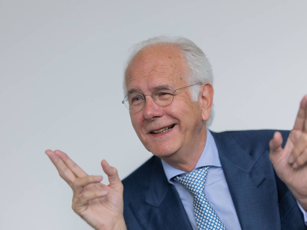 Moderator und Schauspieler Harald Schmidt hat seinen Jaguar verschenkt.