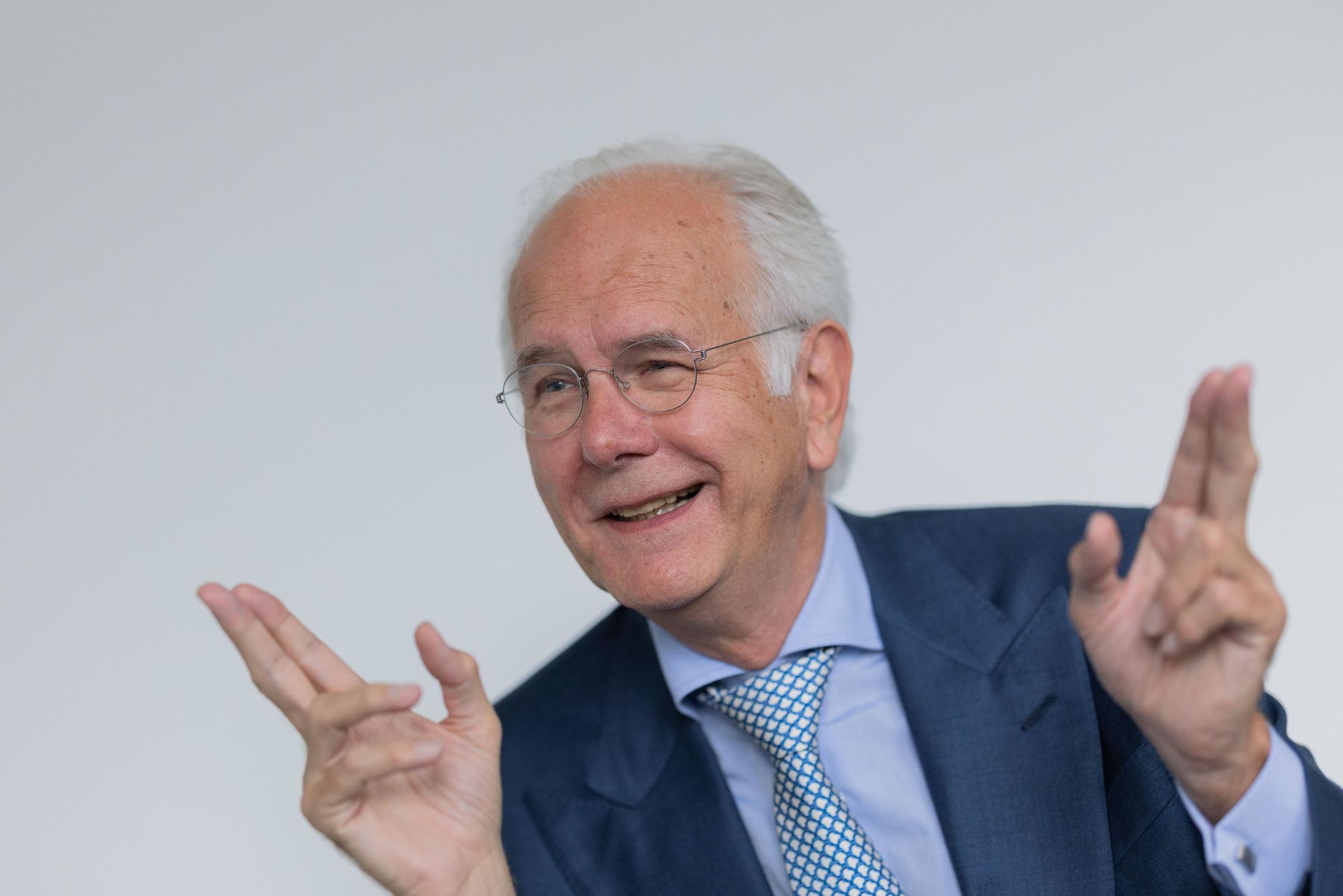 Moderator und Schauspieler Harald Schmidt hat seinen Jaguar verschenkt.