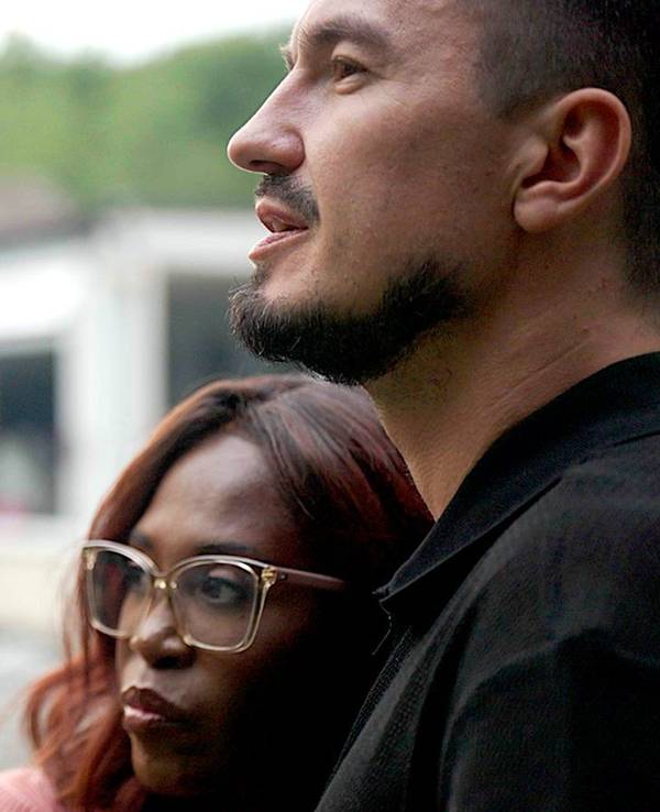 Motsi Mabuse und Ehemann Evgenij Voznyuk: In der ARD-Serie „Motsi & Oti - Meet the Mabuses“ gibt die Familie Einblicke in ihr Leben. (Bild: WDR/ ITV Studios Germany)