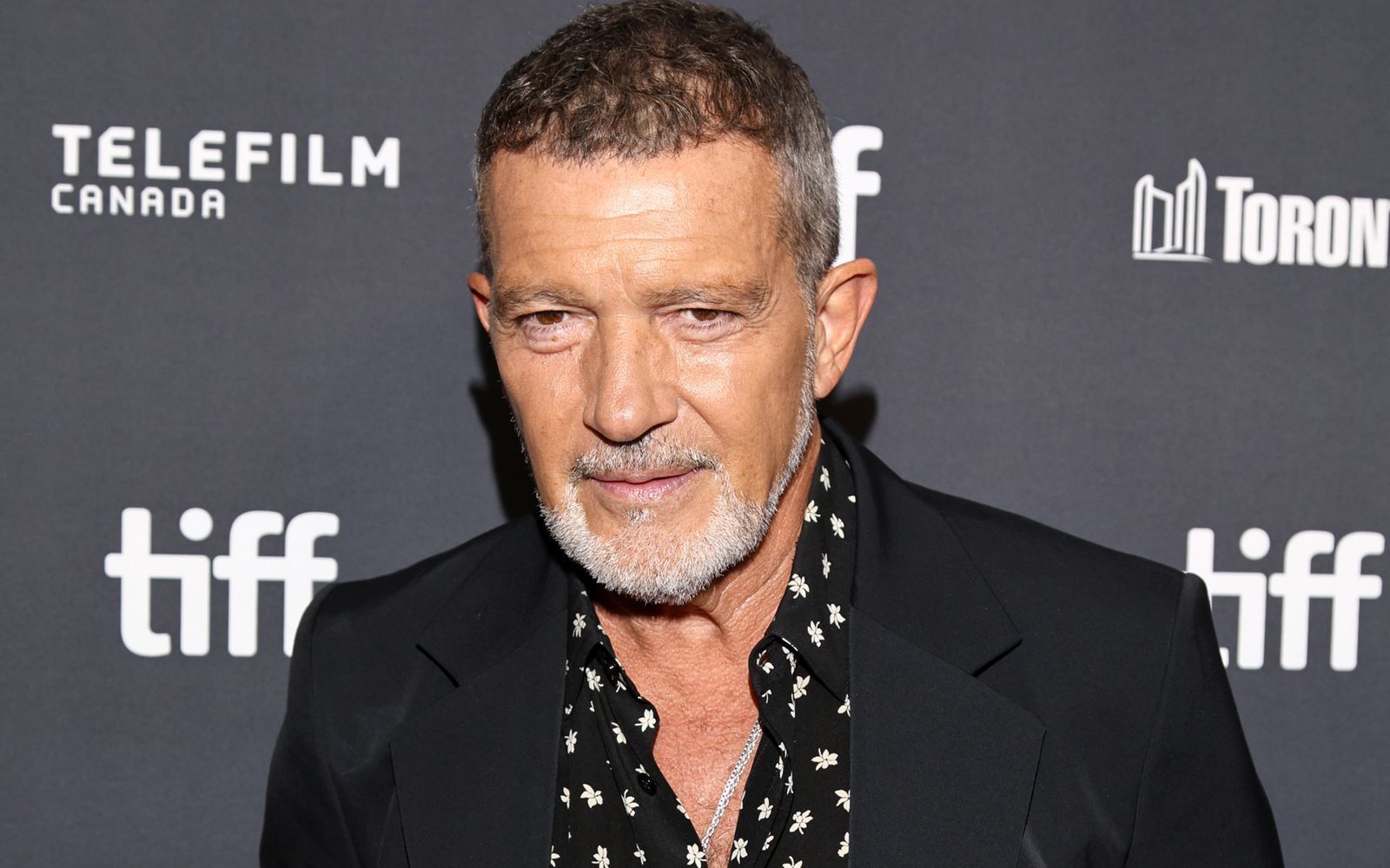 Antonio Banderas wird in der kommenden Staffel der HBO-Serie „True Detective“ eine Hauptrolle übernehmen. (Bild: 2026 Getty Images/Jeremy Chan)