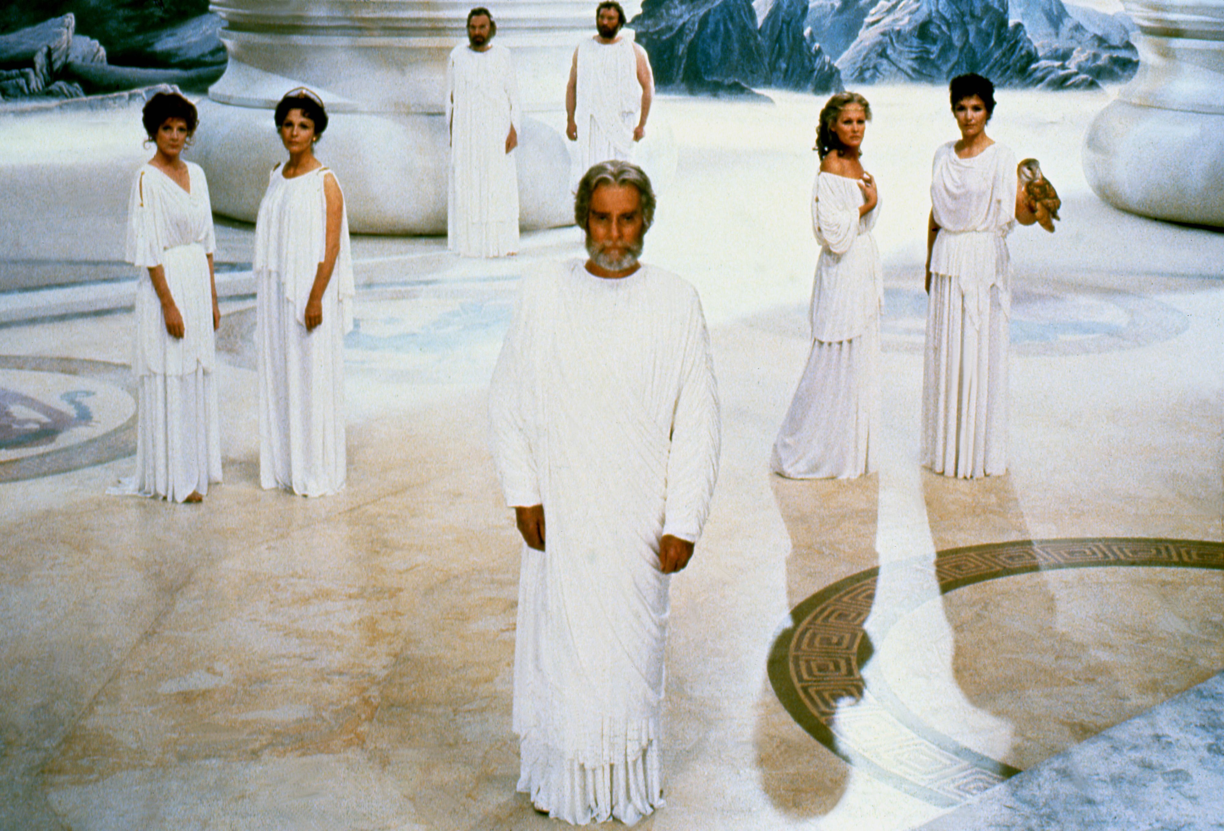 Maggie Smith, Claire Bloom, Jack Gwillim, Laurence Olivier, Pat Roach, Ursula Andress, Susan Fleetwood in "Kampf der Titanen" von 1981
