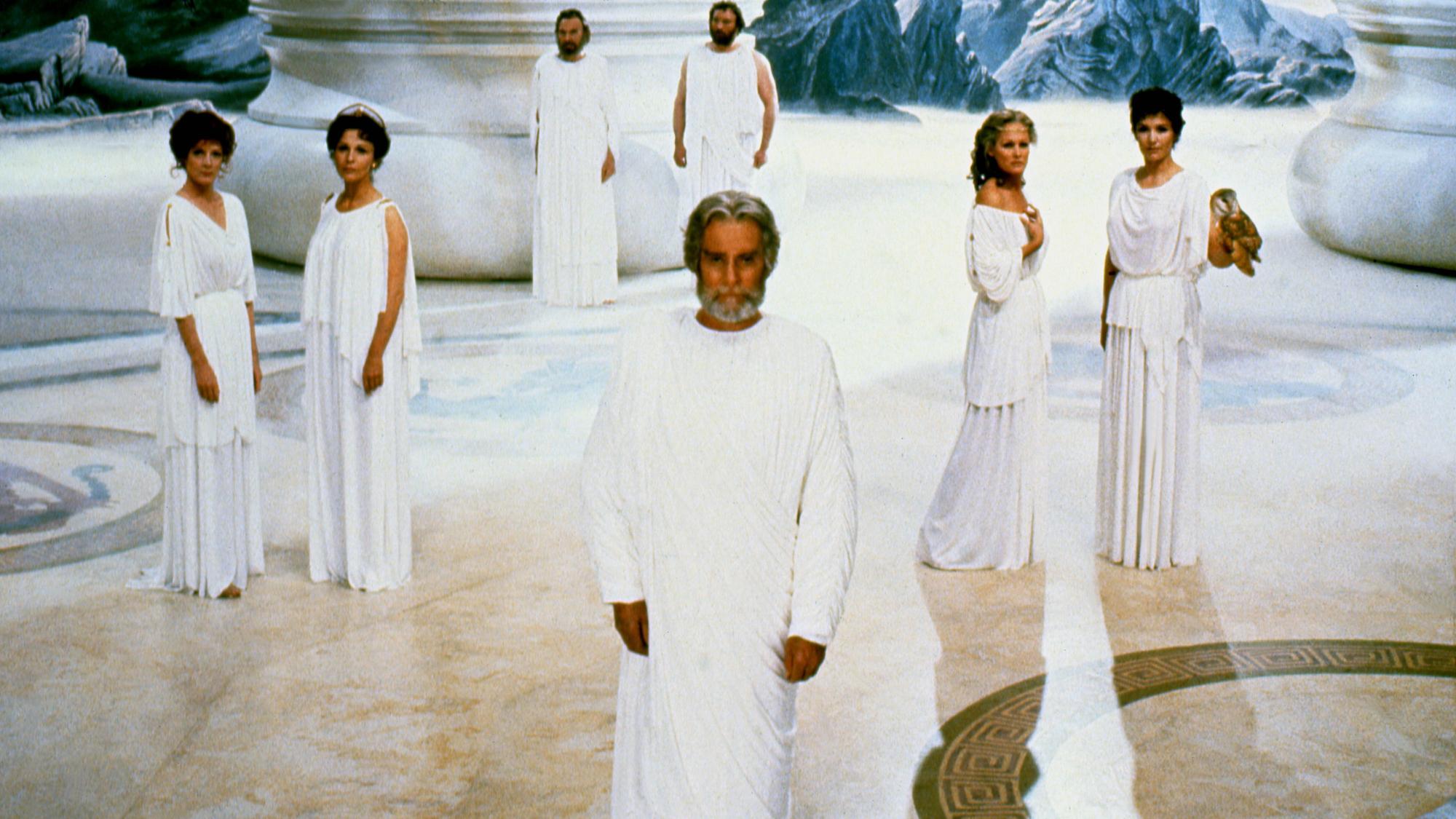 Maggie Smith, Claire Bloom, Jack Gwillim, Laurence Olivier, Pat Roach, Ursula Andress, Susan Fleetwood in "Kampf der Titanen" von 1981