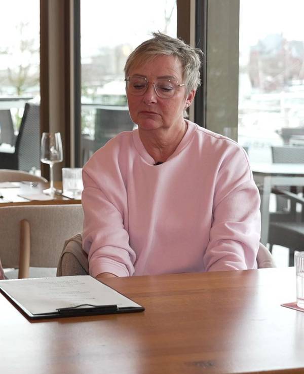 Das Menü kocht bestimmt eine Urostfriesin, da sind sich Maja (links) und Hannelore sicher. (Bild: RTL)