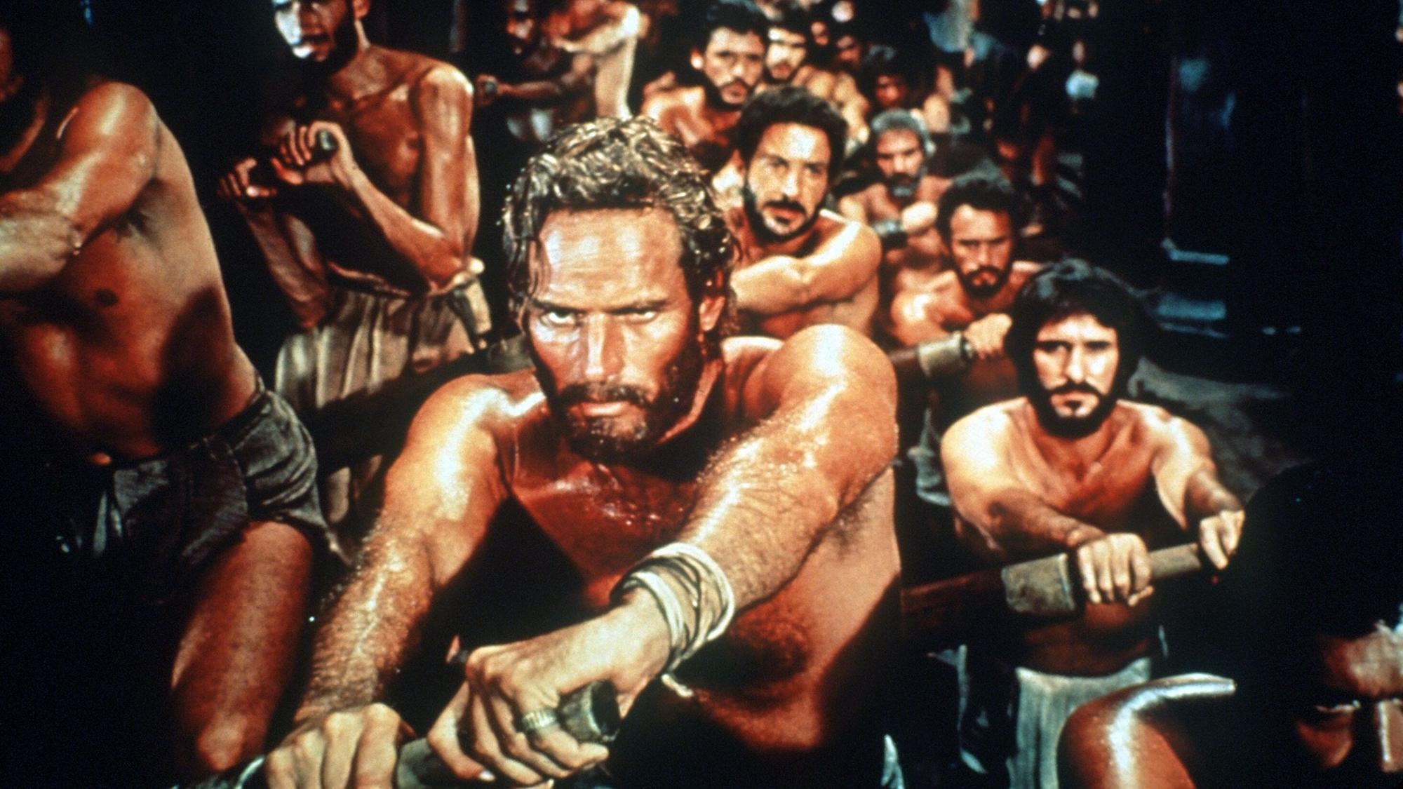 Charlton Heston als Galeerensträfling Judah Ben Hur