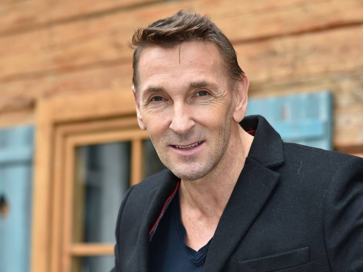 Schauspieler Mark Keller, hier am „Bergdoktor“-Set, hat im Podcast „Frühstück bei Barbara“ über das Altern gesprochen. (Bild: 2017 Getty Images/Hannes Magerstaedt)