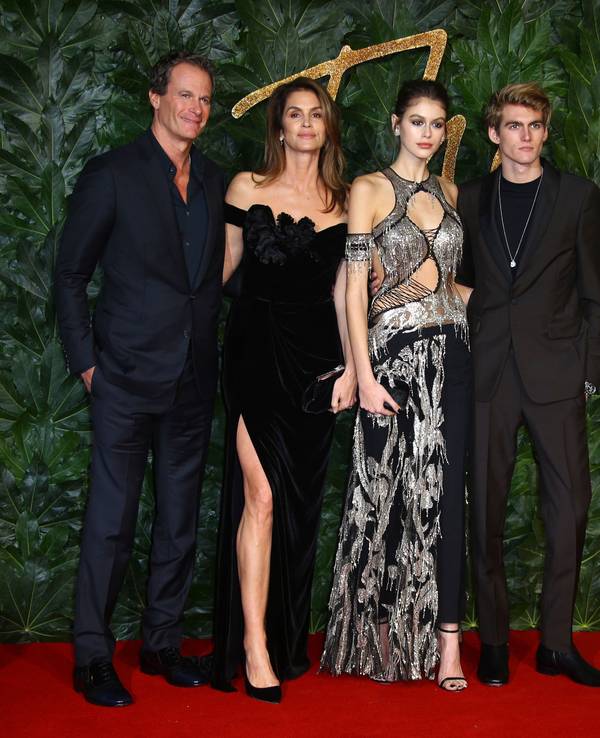 Rande Gerber (l-r), Cindy Crawford, Kaia Gerber und Presley Walker Gerber bei einer Veranstaltung im Jahr 2018.