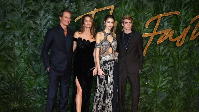Rande Gerber (l-r), Cindy Crawford, Kaia Gerber und Presley Walker Gerber bei einer Veranstaltung im Jahr 2018.