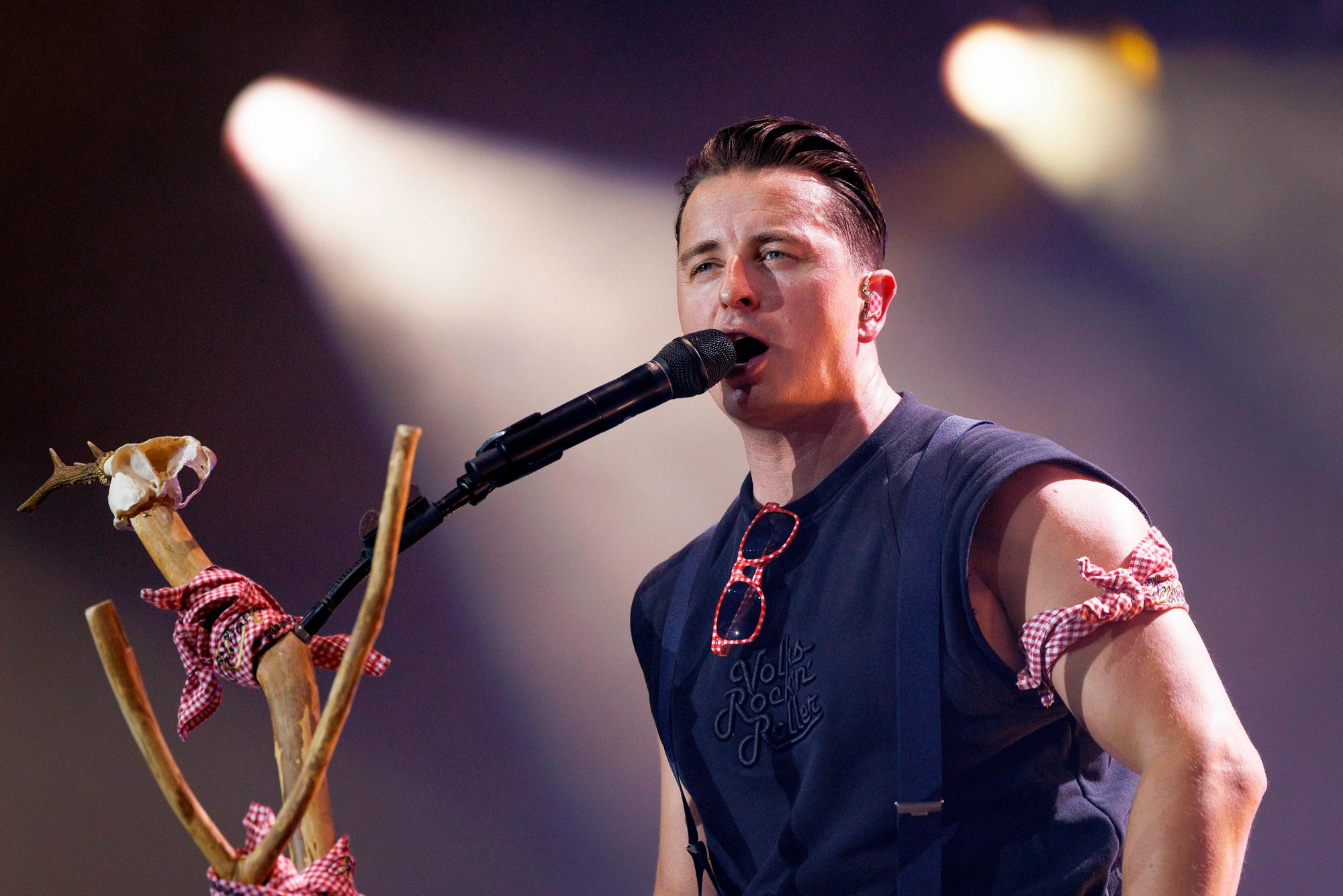 Sänger Andreas Gabalier live bei einem Konzert