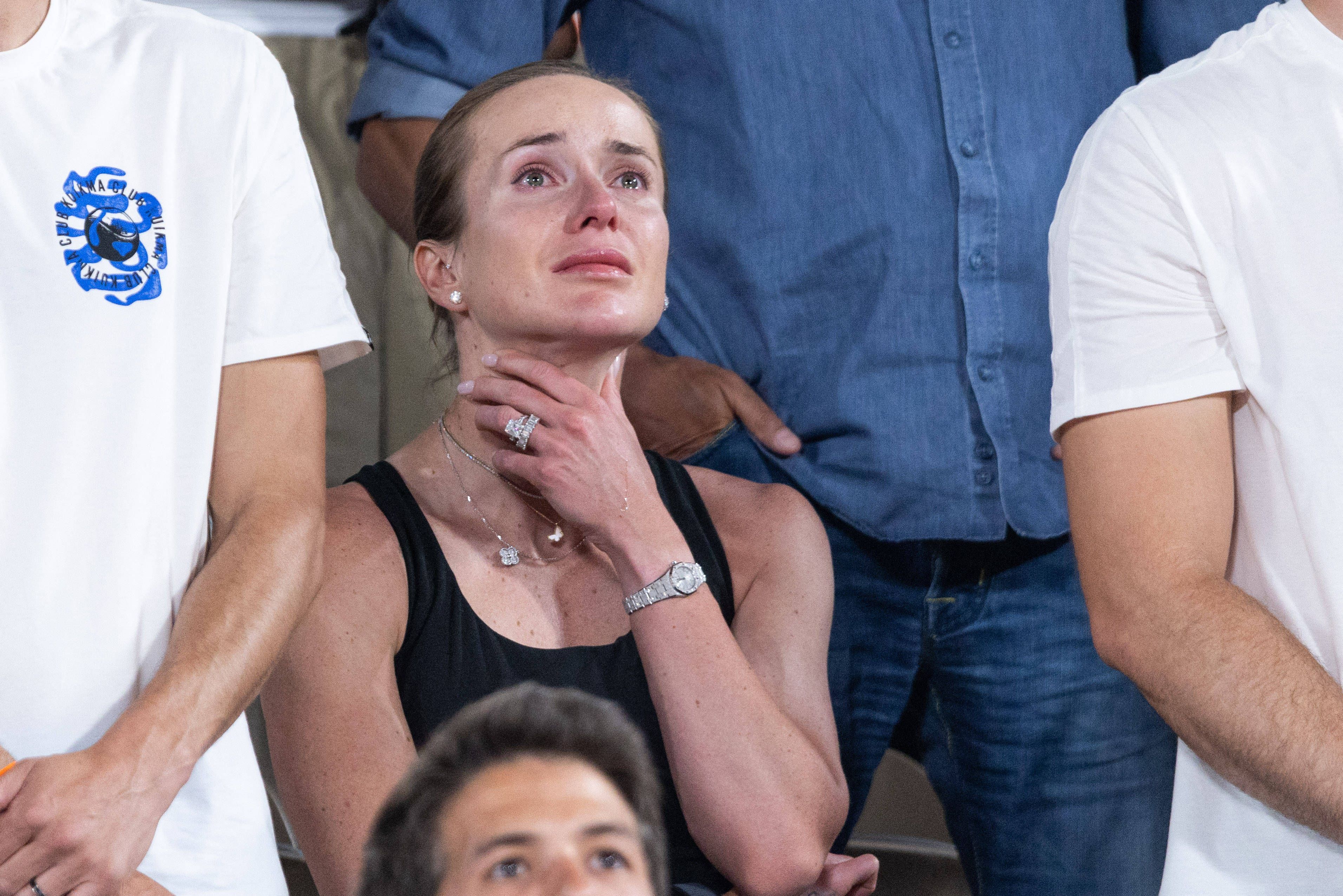 Elina Switolina mit feuchten Augen auf der Tribüne.