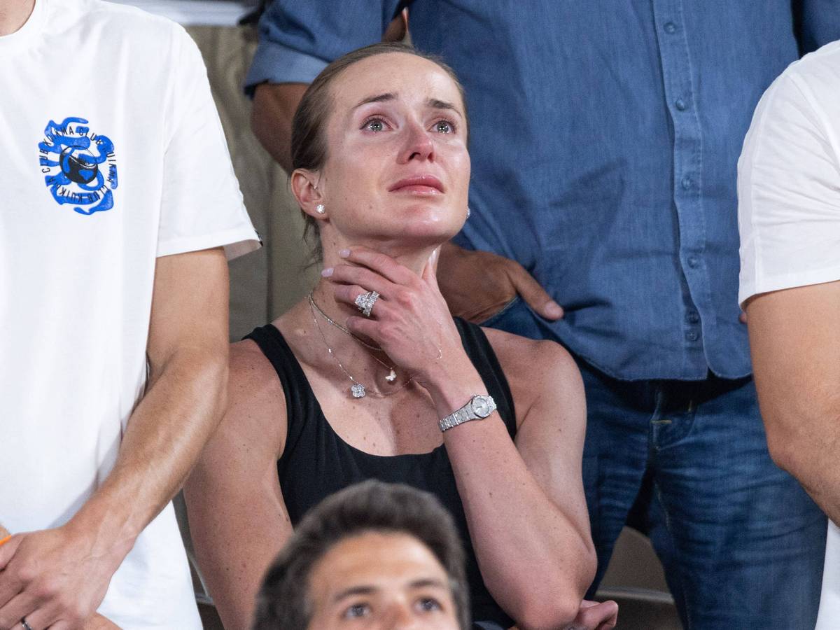 Elina Switolina mit feuchten Augen auf der Tribüne.