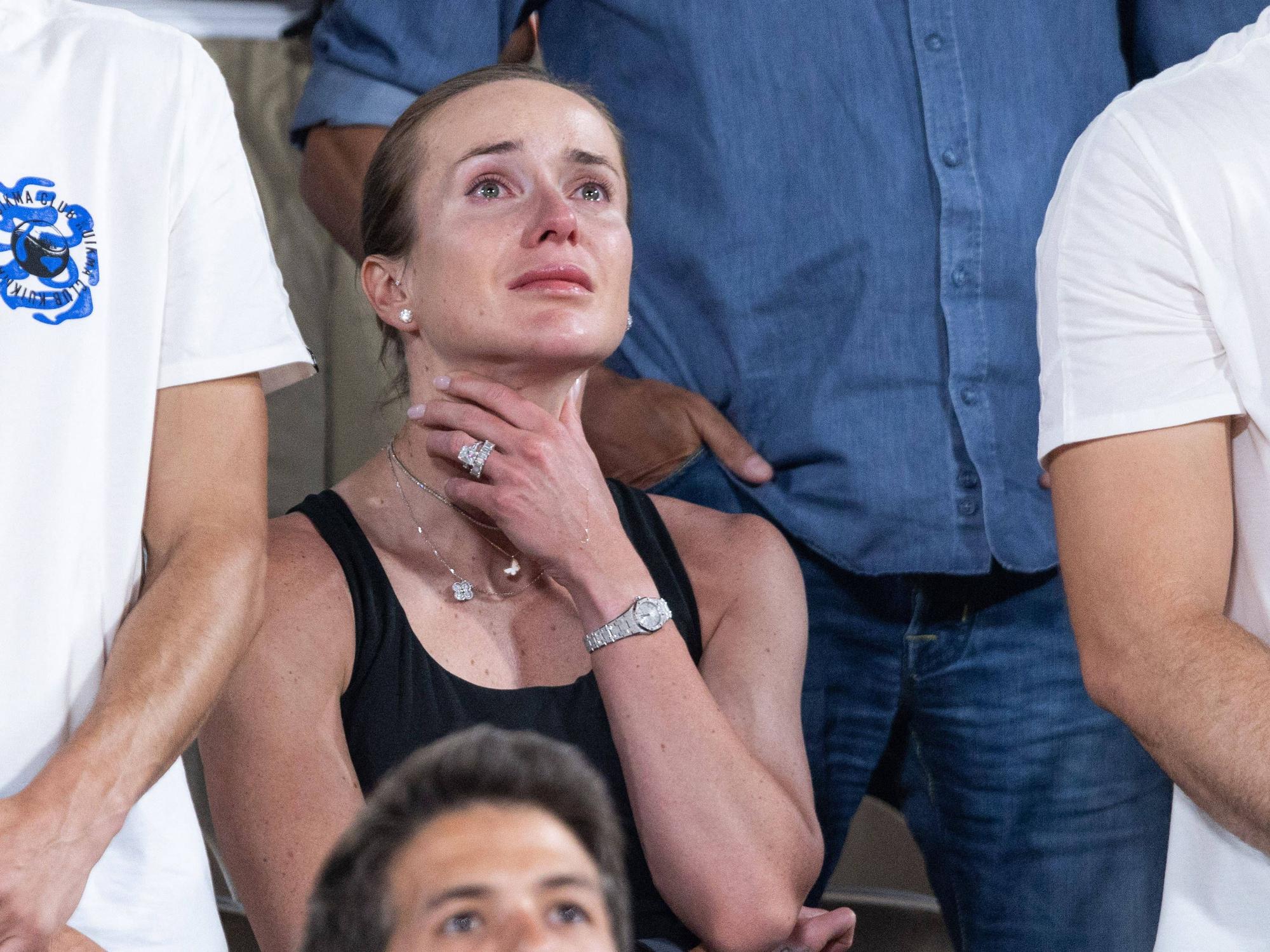 Elina Switolina mit feuchten Augen auf der Tribüne.