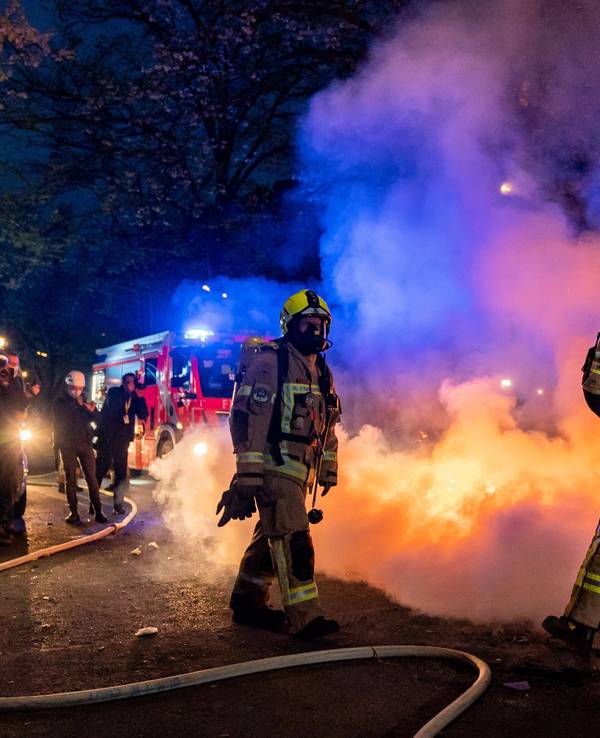Vier Brände innerhalb von rund zwei Stunden: In der Nacht zu Dienstag (20. Oktober) ist die Feuerwehr im Kölner Norden mehrmals ausgerückt. Die Polizei prüft, ob die Brände zusammenhängen. (Symbolbild)