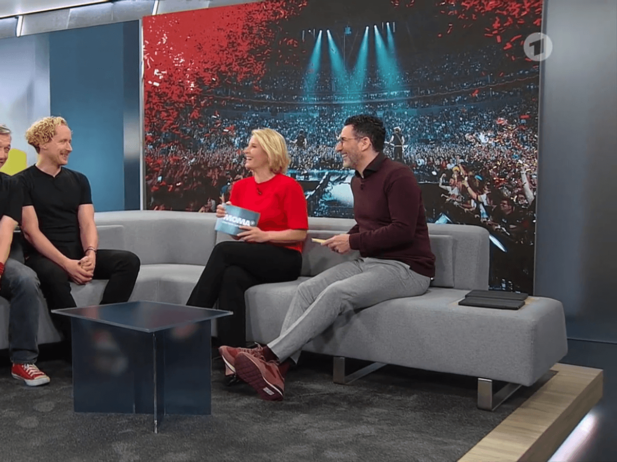 Kasalla-Sänger Bastian Campmann (ganz links) und Gitarrist Flo Peil (rechts daneben) sind zu Gast im ARD-Morgenmagazin.