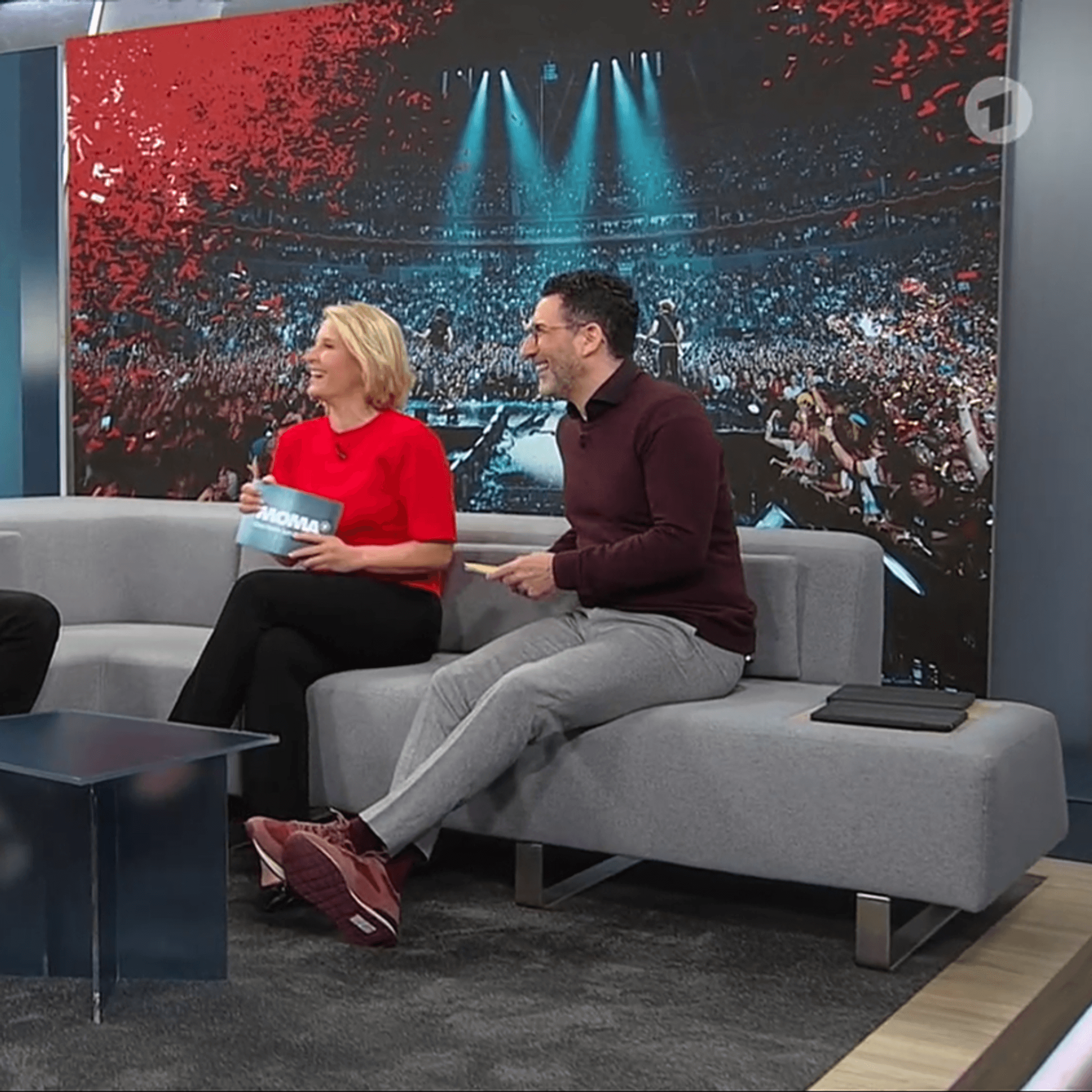 Kasalla-Sänger Bastian Campmann (ganz links) und Gitarrist Flo Peil (rechts daneben) sind zu Gast im ARD-Morgenmagazin.