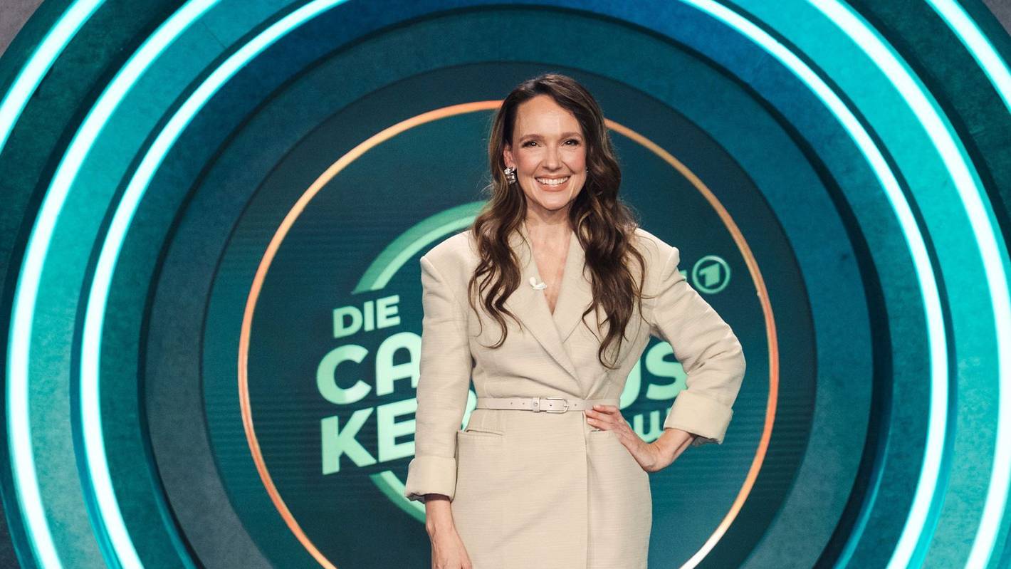 Neue Folgen von „Die Carolin Kebekus Show“ mit der gleichnamigen Moderatorin gibt es ab Donnerstag, 22. Oktober, wöchentlich, um 23.35 Uhr, im Ersten. (Bild: WDR/Ben Knabe)