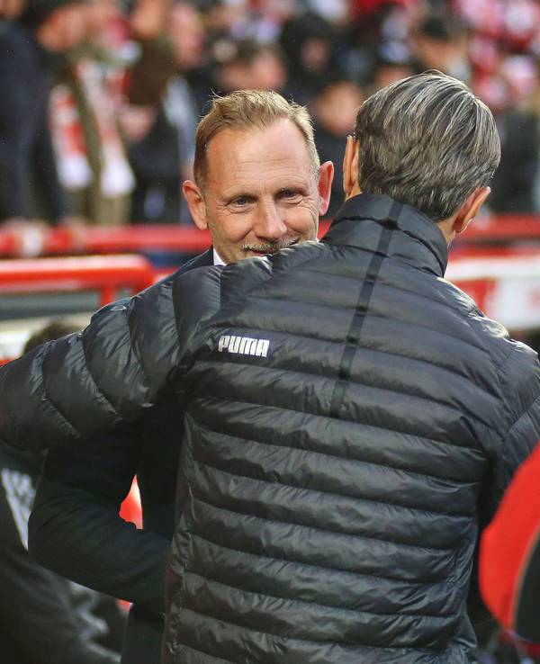 Mauro Lustrinelli und Niko Kovac begrüßen sich.