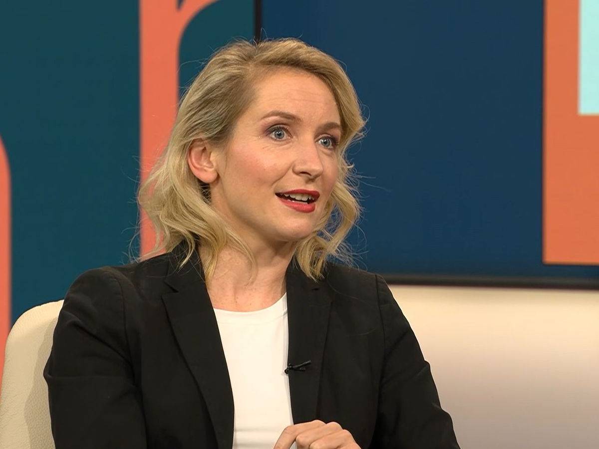 Linken-Parteivorsitzende Ines Schwerdtner äußerte sich im ntv-Talk „Pinar Atalay“ zu den verbalen Angriffen des Kanzlers. (Bild: RTL / ntv)