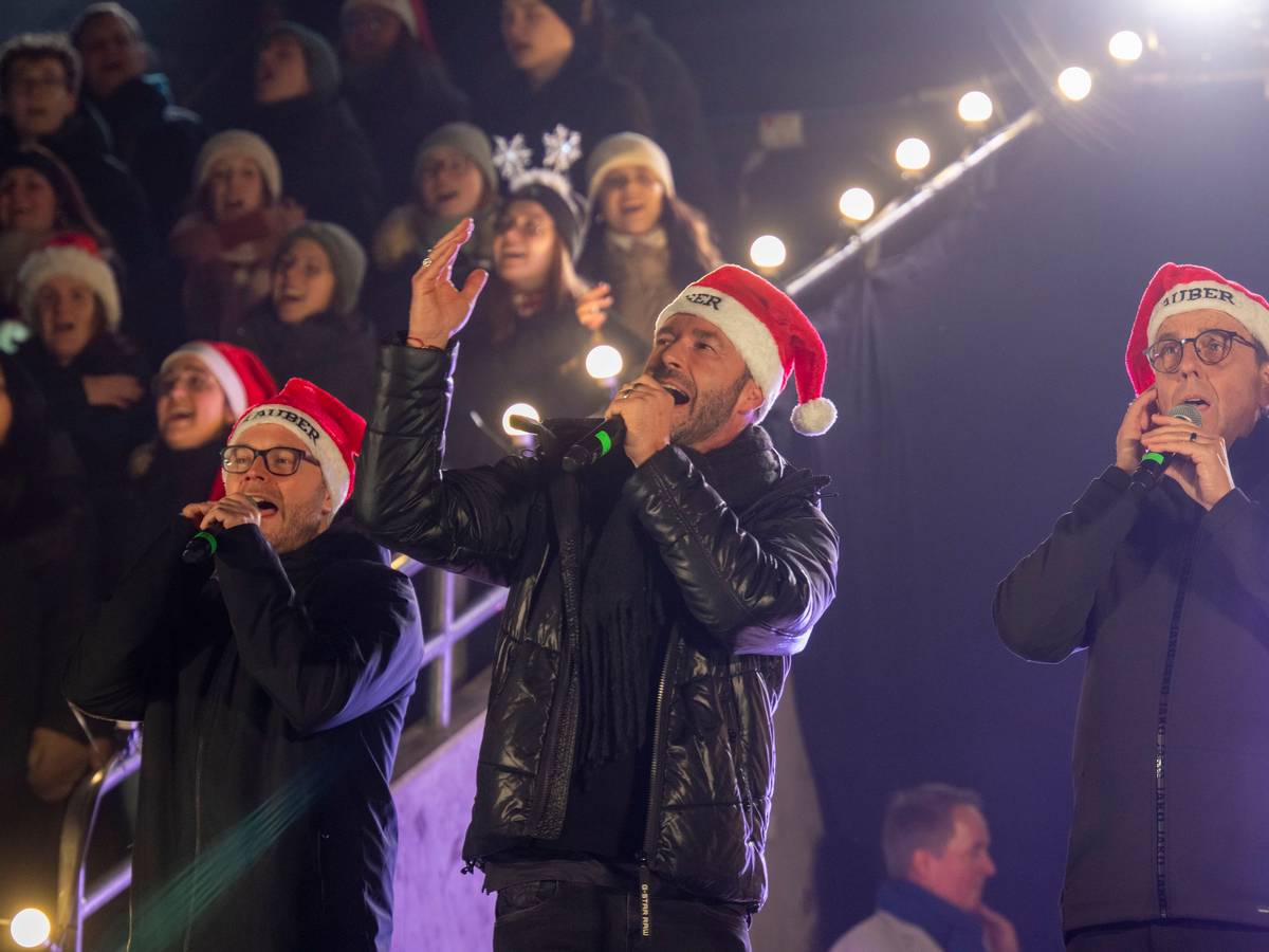 Die Mitsing-Veranstaltung „Loss mer Weihnachtsleeder singe“ begeistert im Rhein-Energie-Stadion.