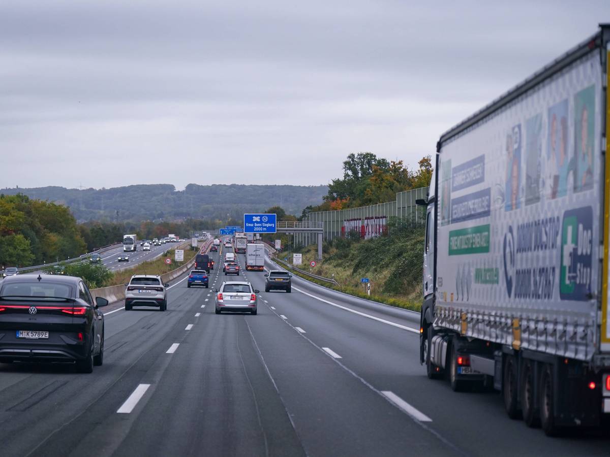 Autofahrer müssen am Autobahnkreuz Bonn-Nord mit Sperrungen rechnen. (Archivbild)