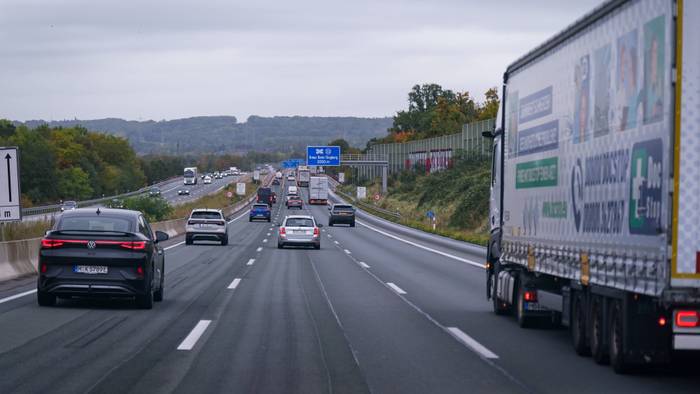 Autofahrer müssen am Autobahnkreuz Bonn-Nord mit Sperrungen rechnen. (Archivbild)