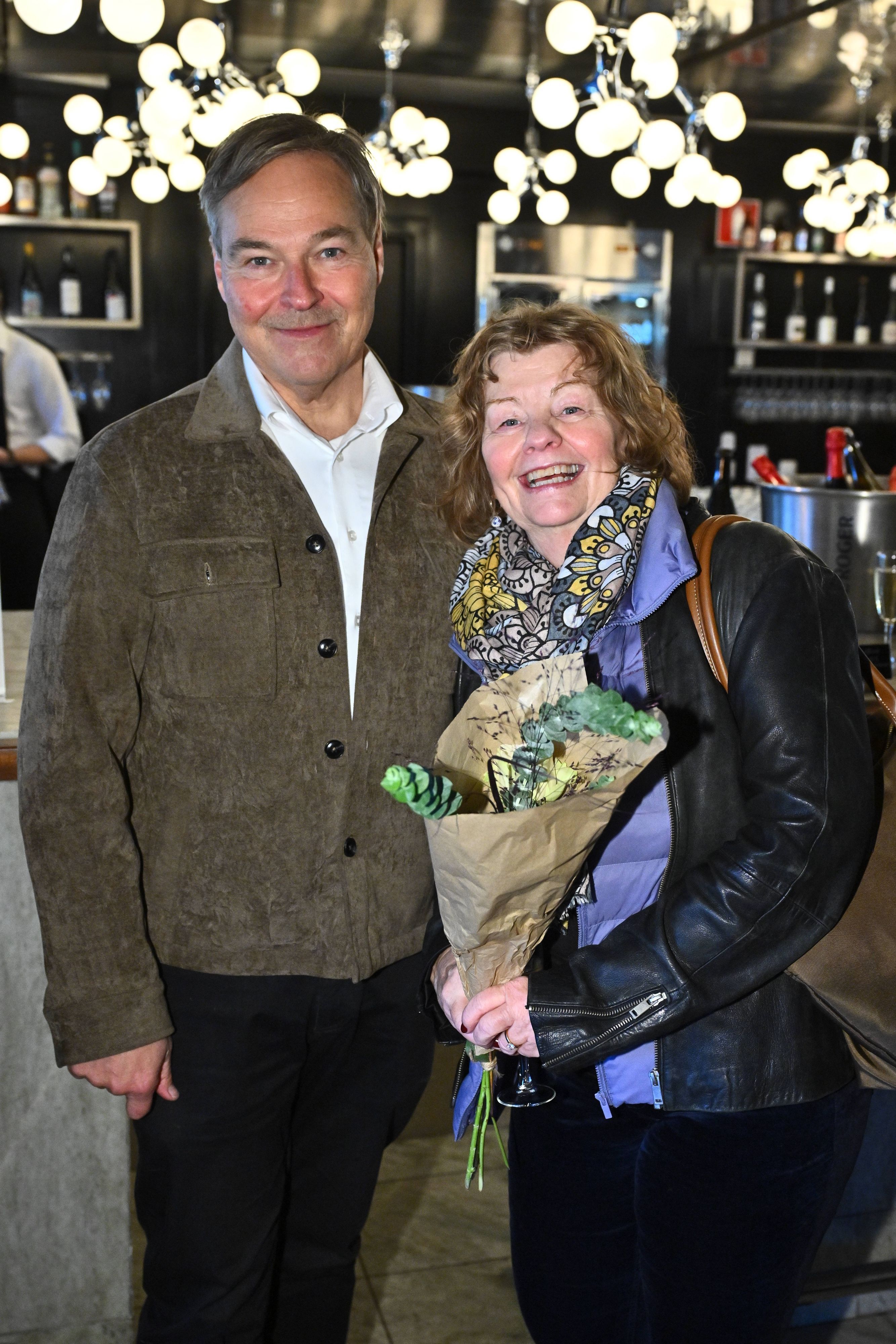 Inger Nilsson und Jan Göransson bei der Feier zur Enthüllung der Skulptur „Gullspira“ am Filmhuset in Stockholm am 14. Oktober 2026.