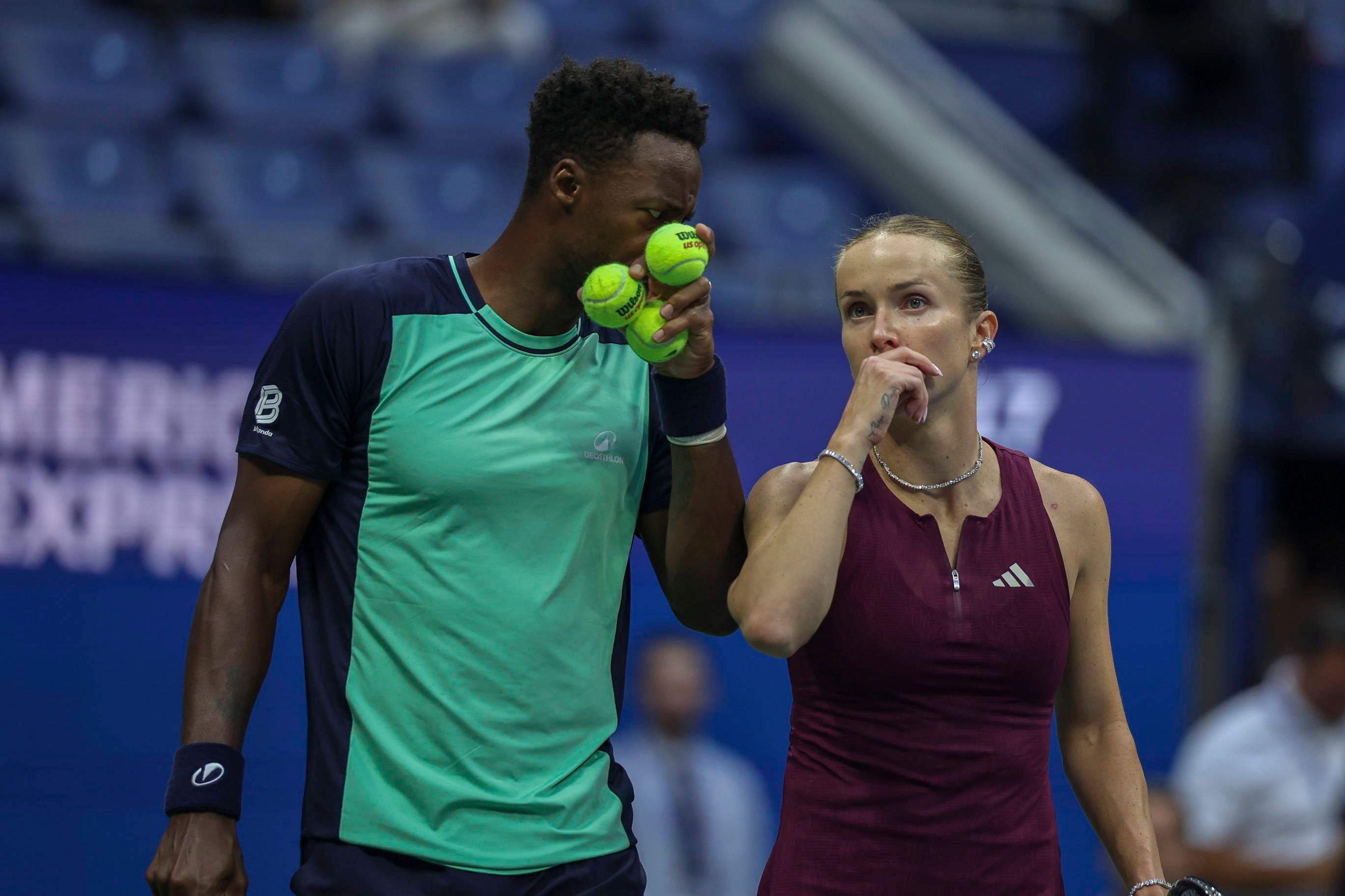 Gaël Monfils und Elina Switolina bei einem Mixed-Doppel gemeinsam auf dem Platz.